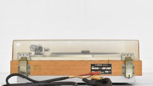 Pārdod YAMAHA YP-700C Turntable Yamaha. Klasika un kvalitāte! - Photo 2